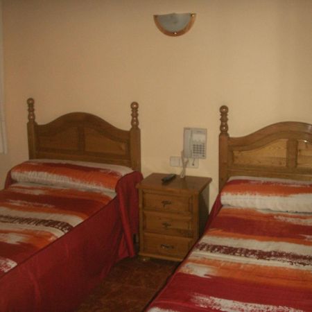 Hostal La Nava Мадрид Екстериор снимка