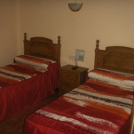 Hostal La Nava Мадрид Екстериор снимка