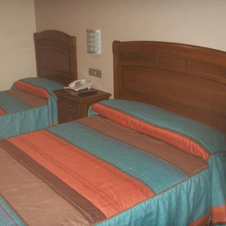 Hostal La Nava Мадрид Екстериор снимка