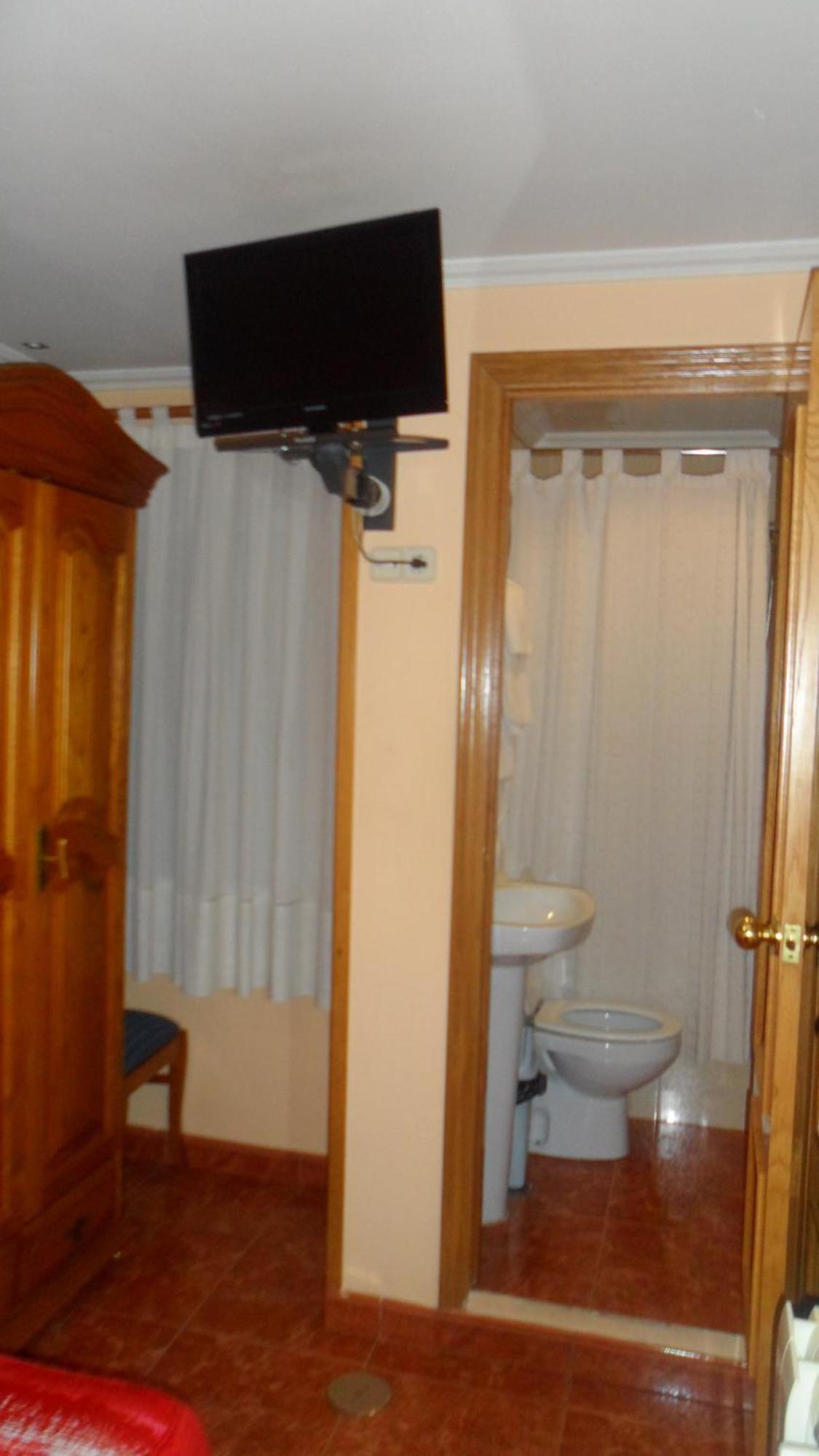 Hostal La Nava Мадрид Екстериор снимка