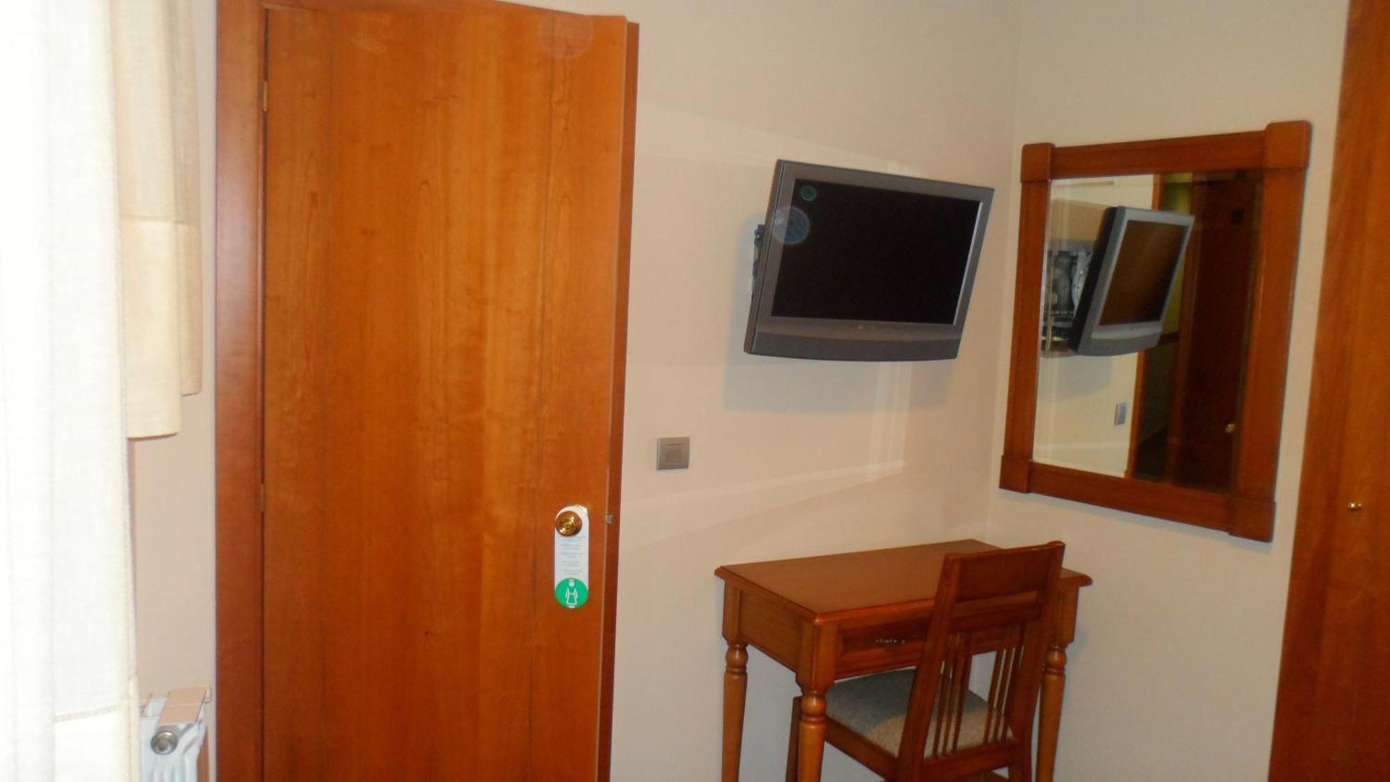 Hostal La Nava Мадрид Екстериор снимка