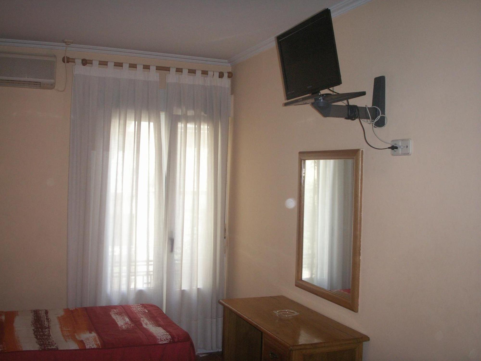 Hostal La Nava Мадрид Екстериор снимка
