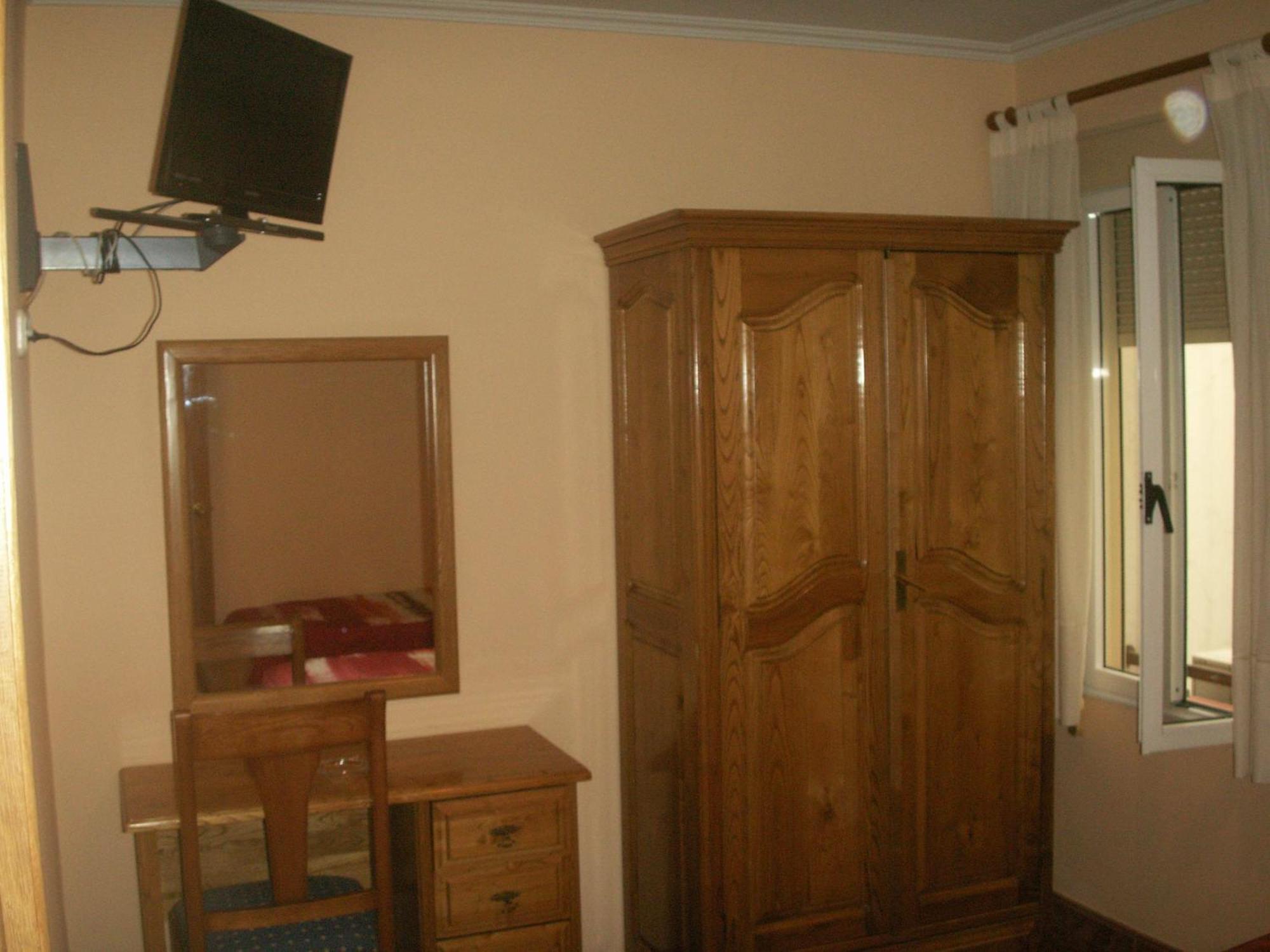 Hostal La Nava Мадрид Екстериор снимка