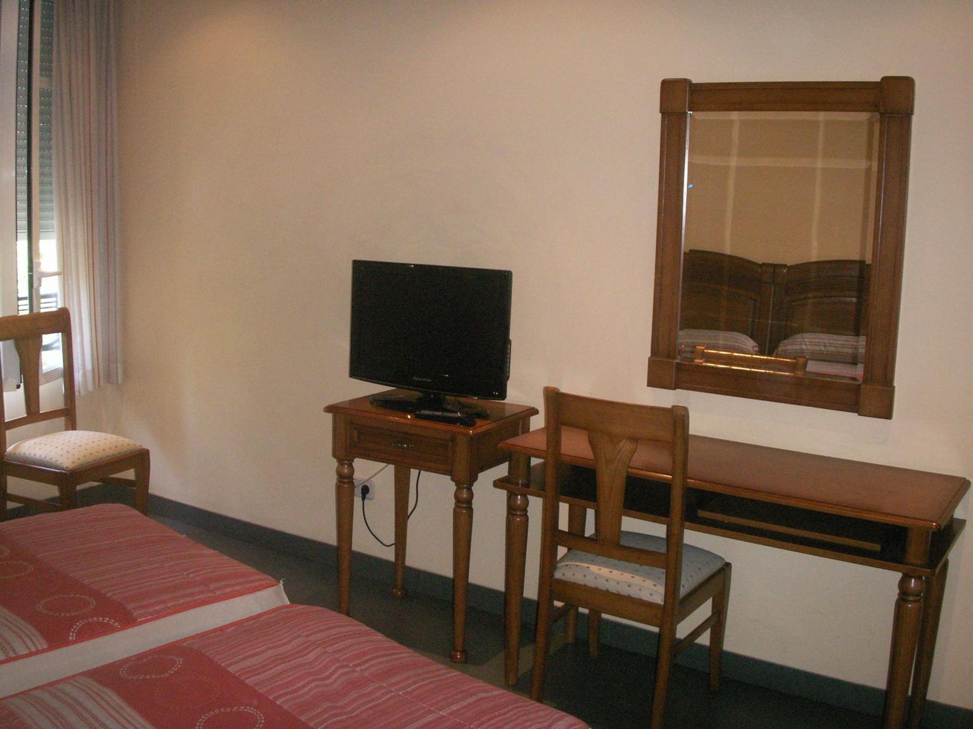 Hostal La Nava Мадрид Екстериор снимка