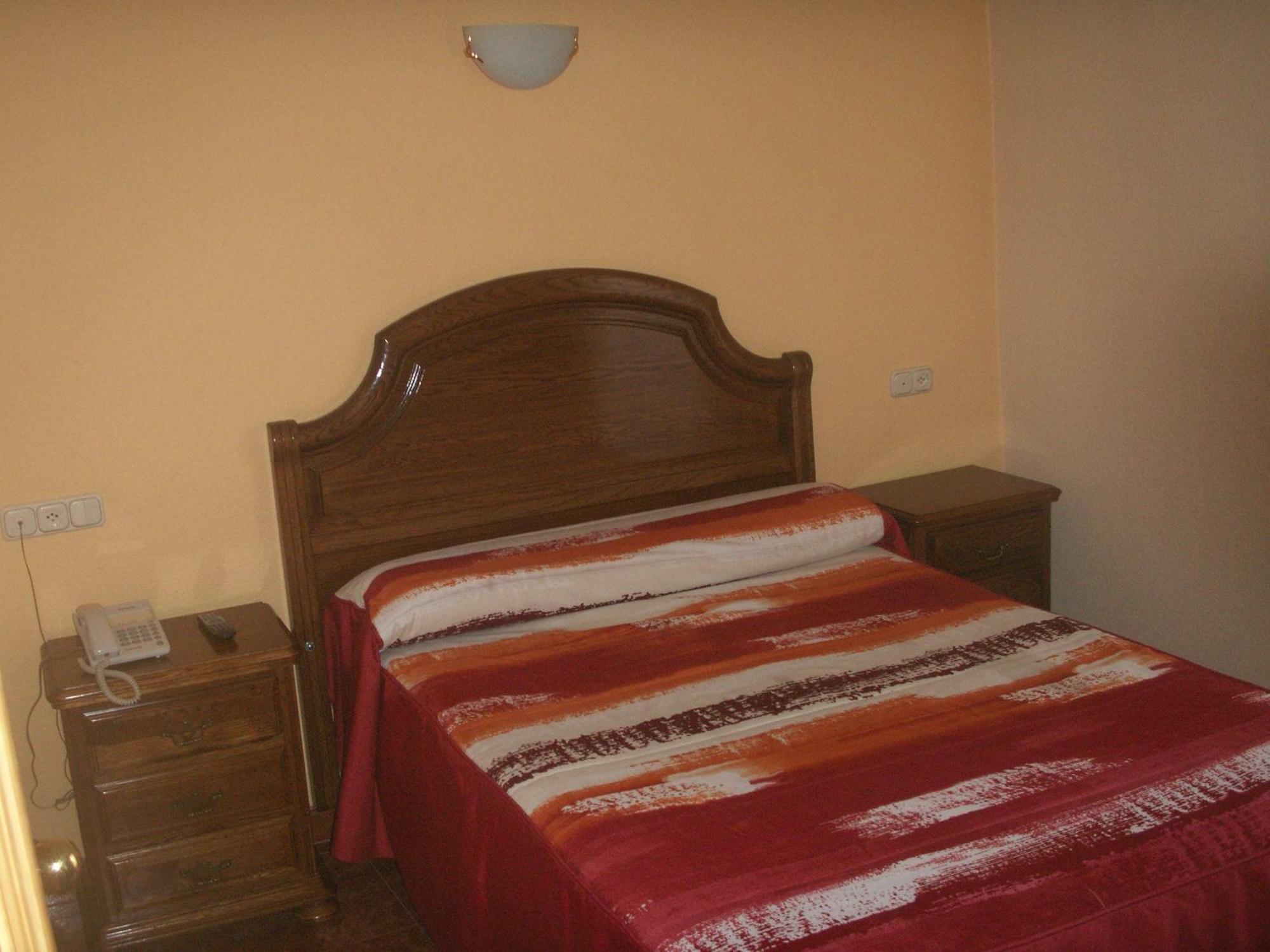 Hostal La Nava Мадрид Екстериор снимка