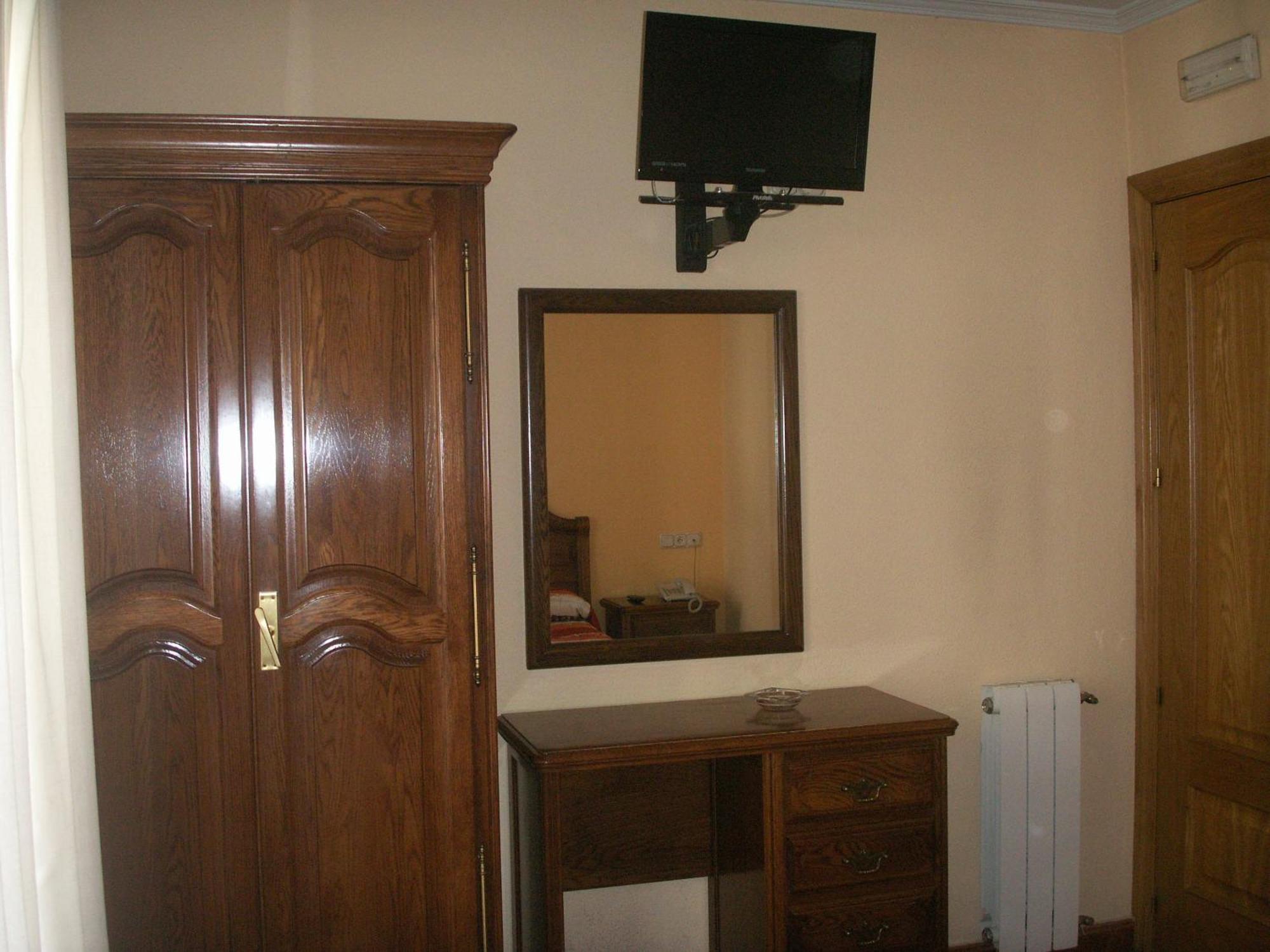 Hostal La Nava Мадрид Екстериор снимка