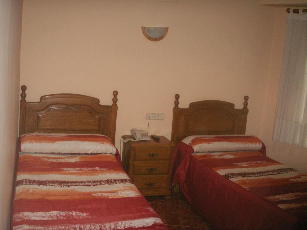 Hostal La Nava Мадрид Екстериор снимка