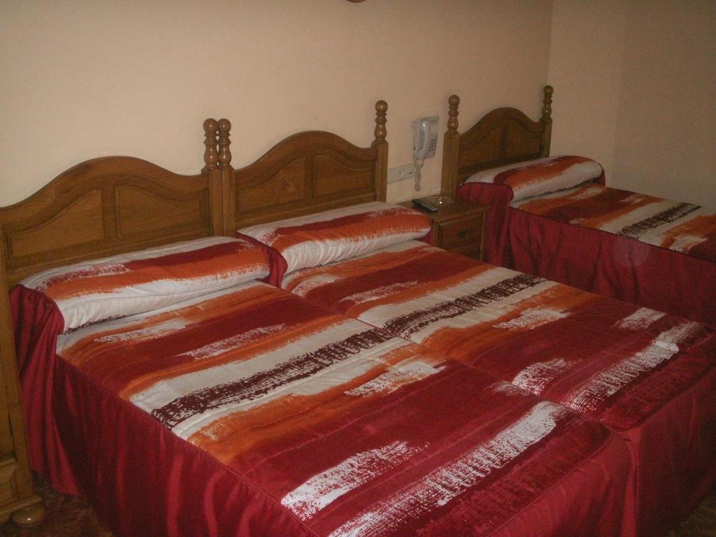 Hostal La Nava Мадрид Екстериор снимка